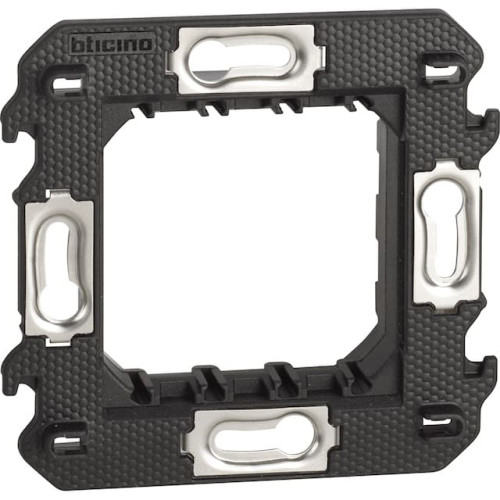 Розетка электрическая с заземлением