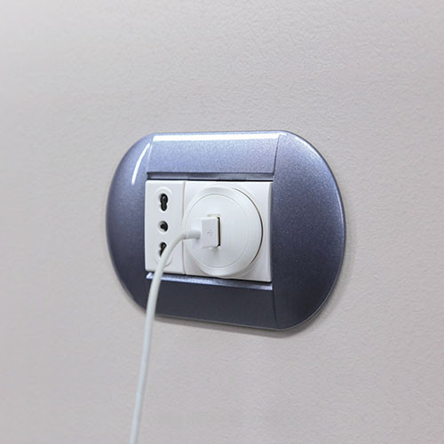 Адаптер с USB зарядкой, белый, 50680 Legrand