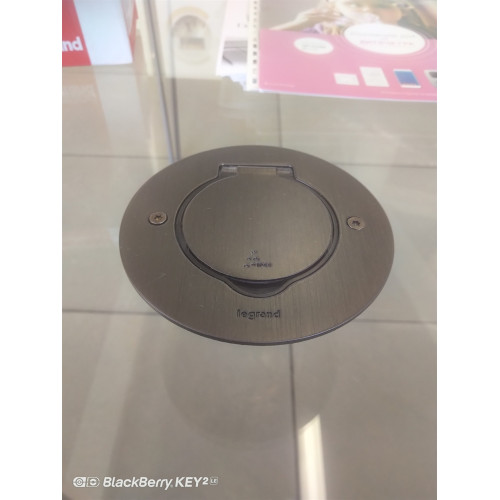 Круглая розетка в пол, темная бронза, 89751 Legrand