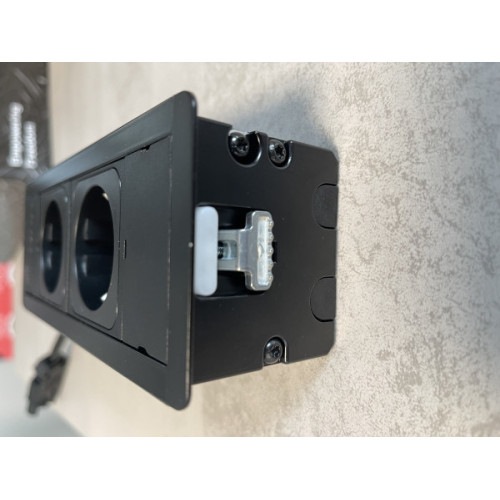 Врезной блок розеток 3х220В + USB тип С, черный, Versaframe ASA 060.40F.00009