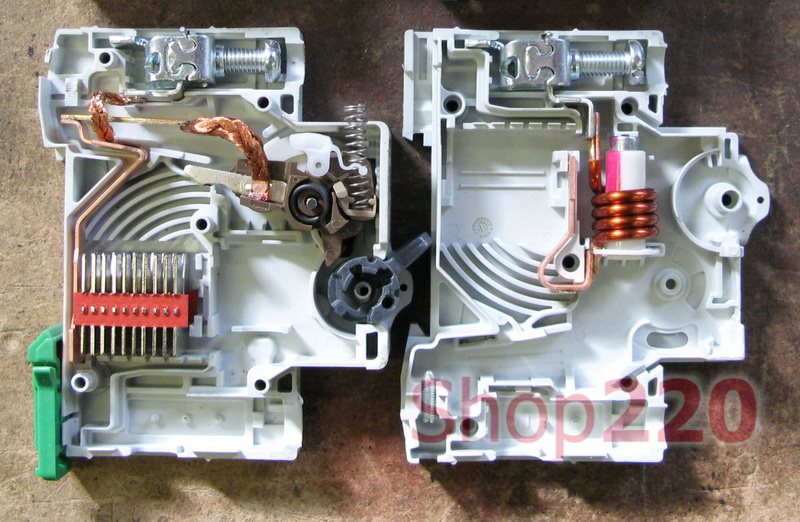 EASY9 Schneider Electric внутри